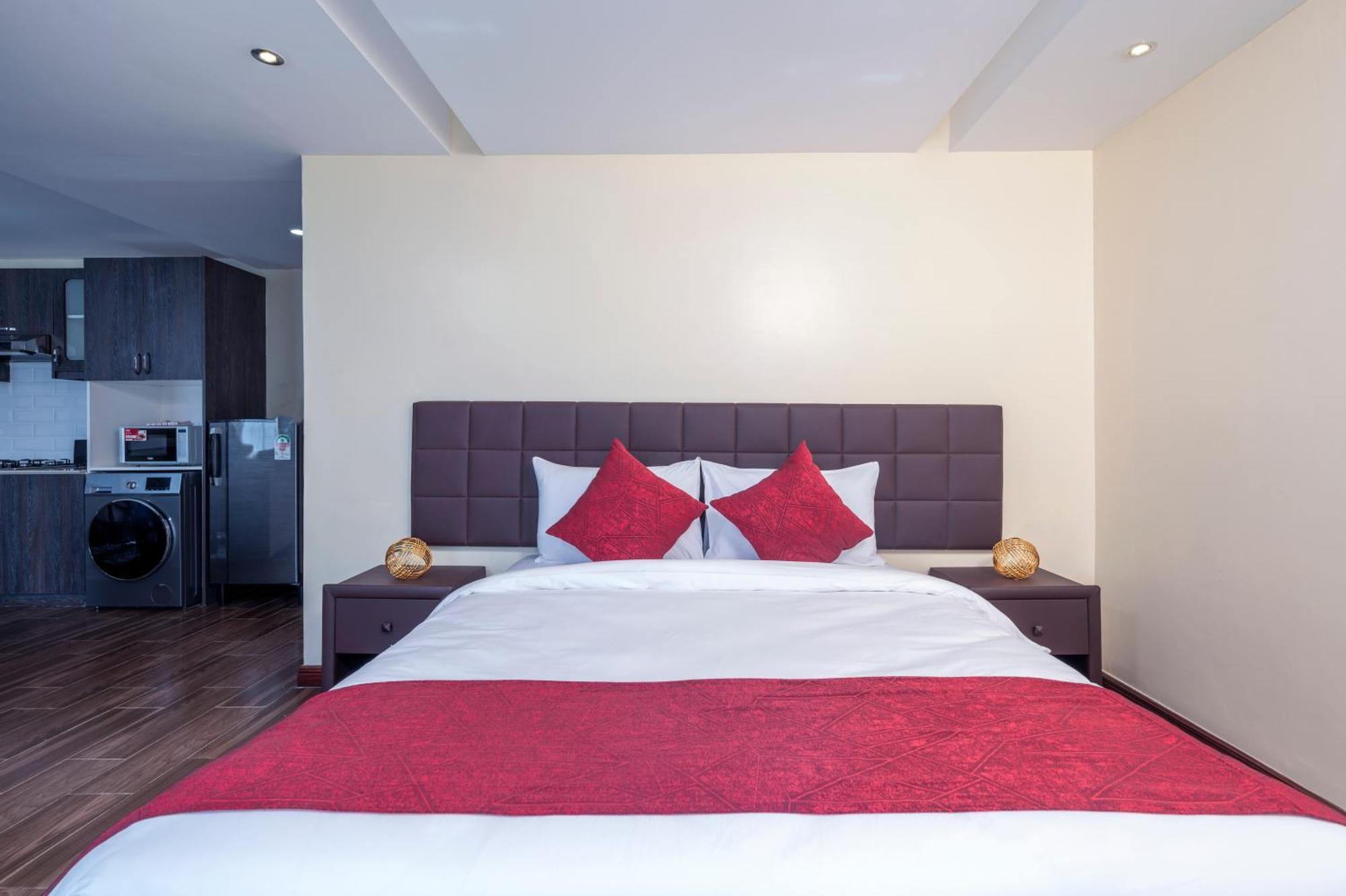 Roma Court Serviced Apartments Найроби Экстерьер фото