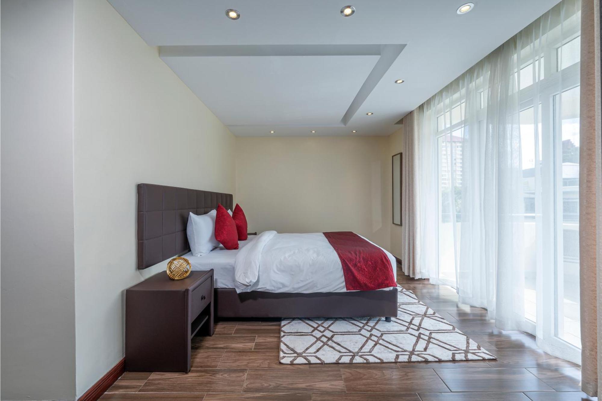 Roma Court Serviced Apartments Найроби Экстерьер фото