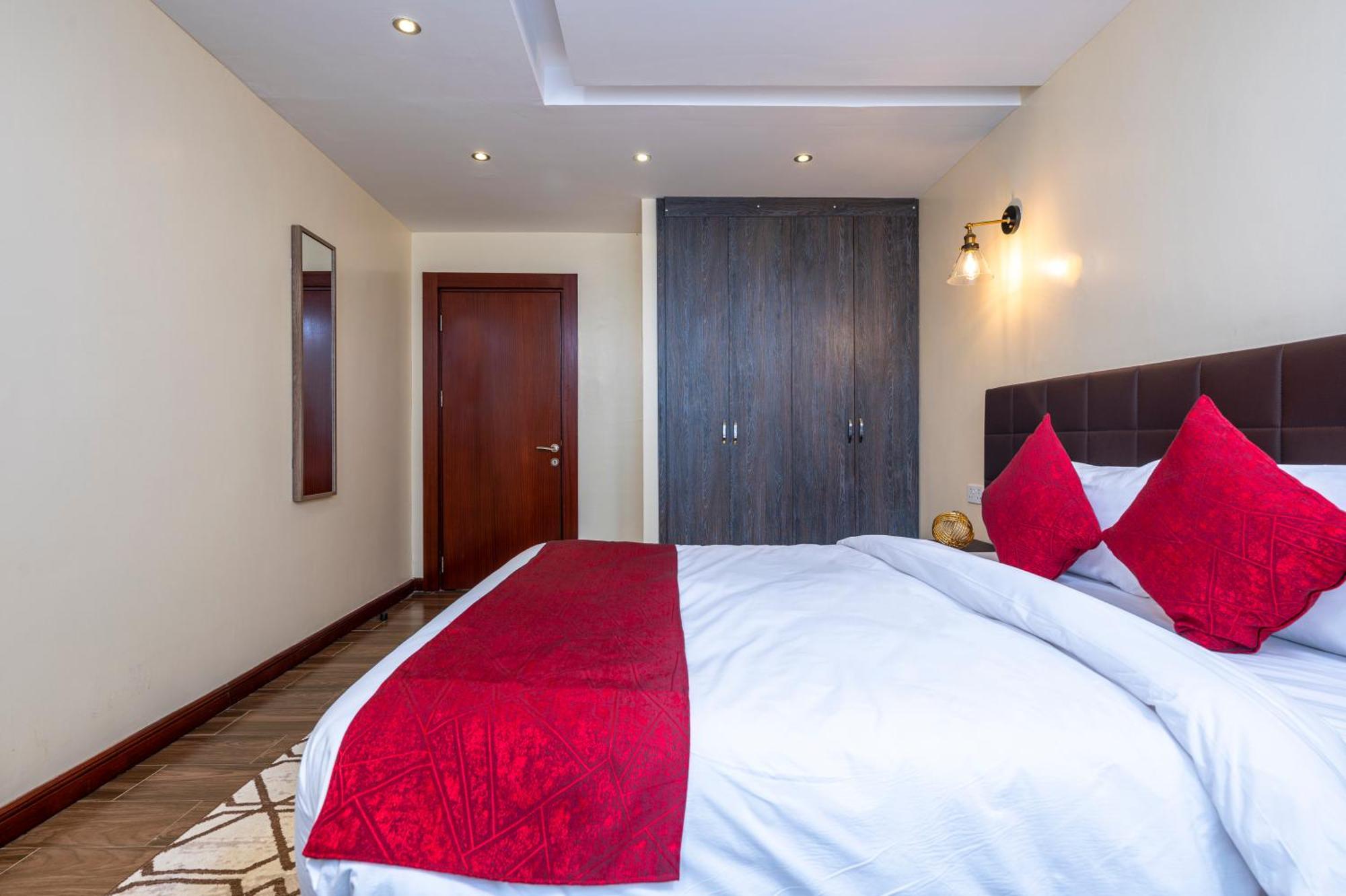 Roma Court Serviced Apartments Найроби Экстерьер фото